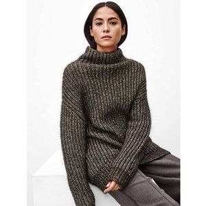 Aritzia chunky Montpellier sweater size medium